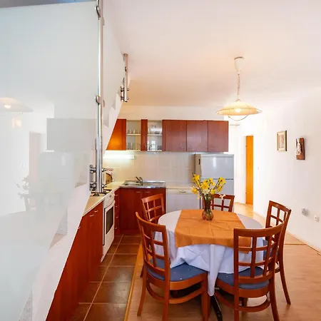 Holiday home In With House Sea View Rovanjska